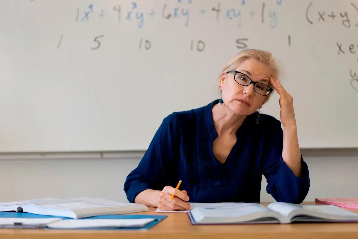 nauczyciel przeciążony pracą