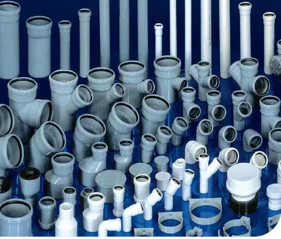 r&oacute;żne rodzaje rur i złączek pcv