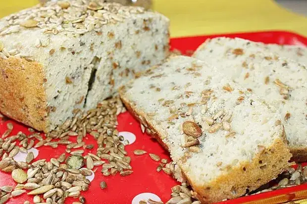 chleb opadnięty z maszyny do chleba