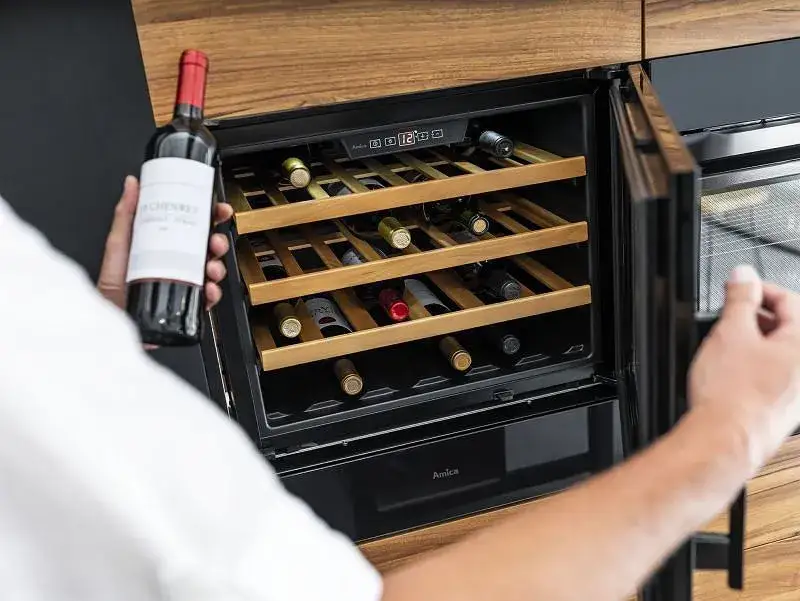 chłodziarka do napojów vs winiarka