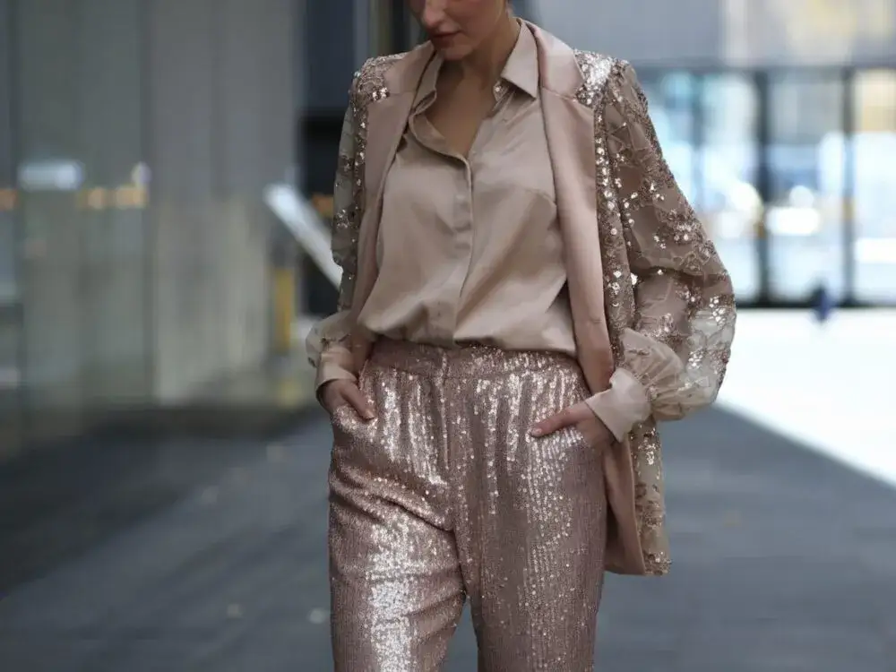 Stylizacje z cekinowymi spodniami srebrnymi, złotymi i czarnymi
