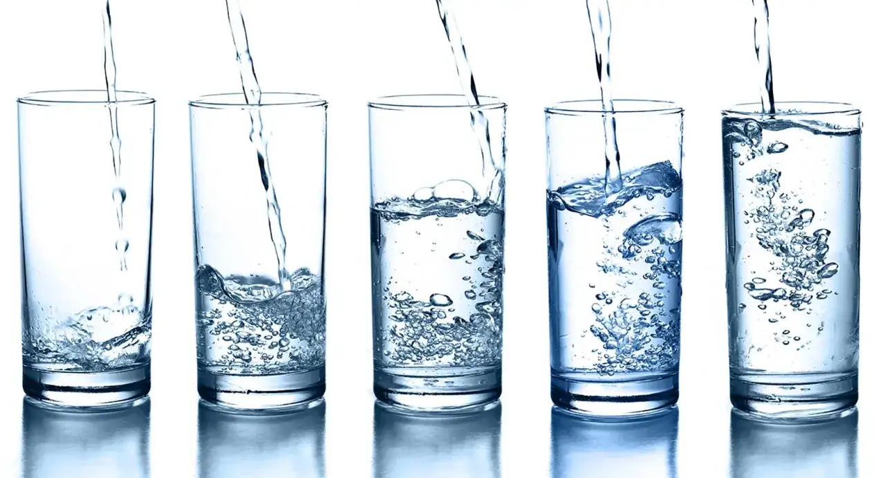 ile wody pić dziennie grafika