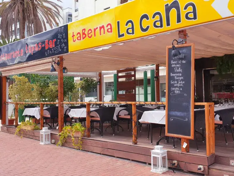 Taberna La Ca&ntilde;a interior ambiente