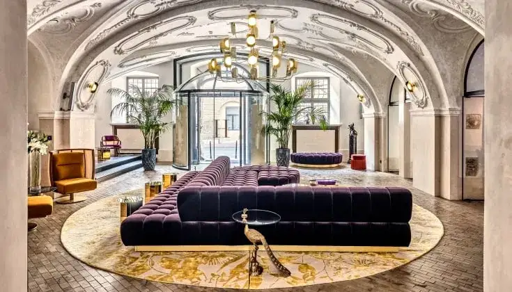 R&oacute;żne marki hoteli Marriott w Polsce (np. Moxy, Sheraton, Luxury Collection)