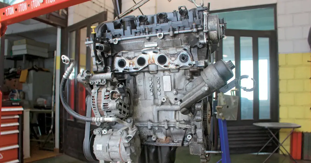 Uszkodzony silnik po wypadku vs awaria eksploatacyjna