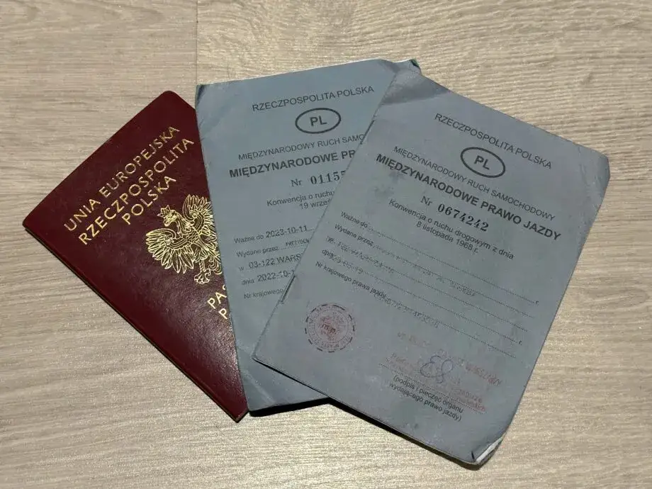 dokumenty samochodu podr&oacute;ż zagraniczna