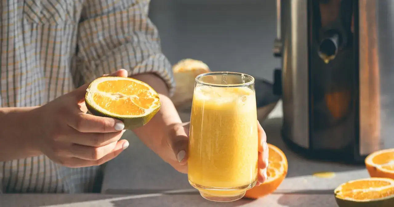 Świeżo wyciskany sok pomarańczowy do drinków