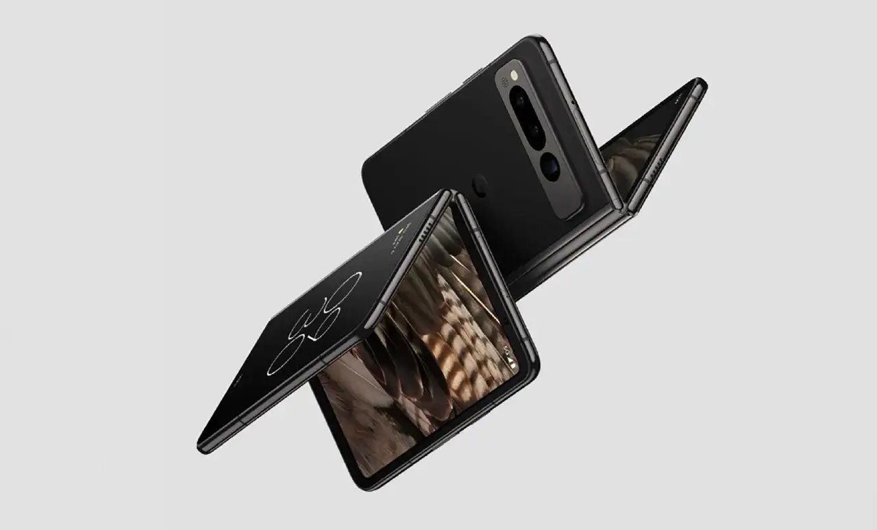 Składany smartfon w kolorze czarnym, prezentujący nowe premiery smartfon&oacute;w. Ekran wyświetla grafikę przypominającą pi&oacute;ra.