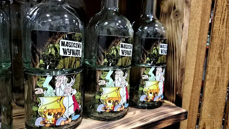 Gotowy magiczny nap&oacute;j Panoramixa w szklance