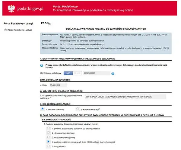 formularz podatkowy PCC-3 na biurku z kalkulatorem i długopisem