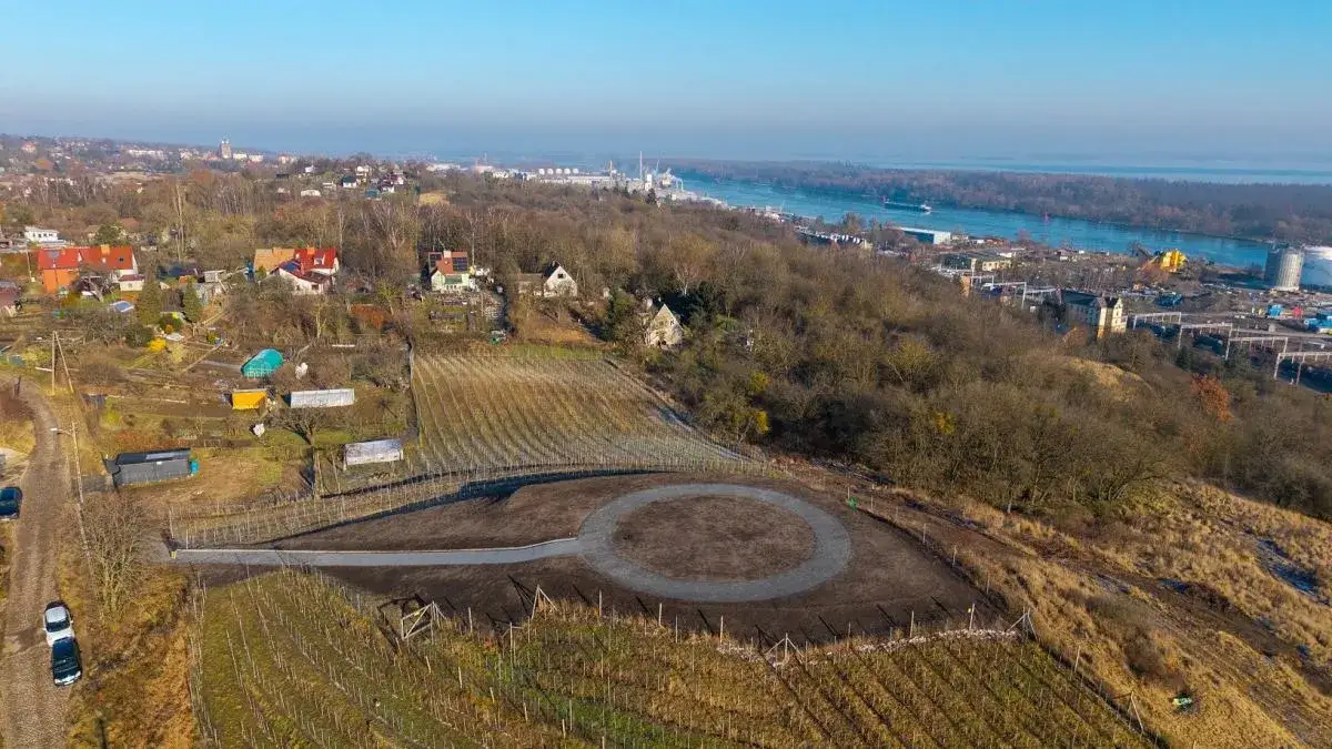 Widok Szczecina z lotu ptaka z Odrą i jeziorem Dąbie