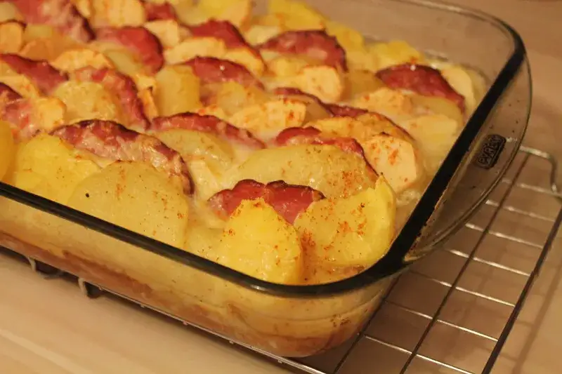 zapiekanka ziemniaczana z jabłkiem