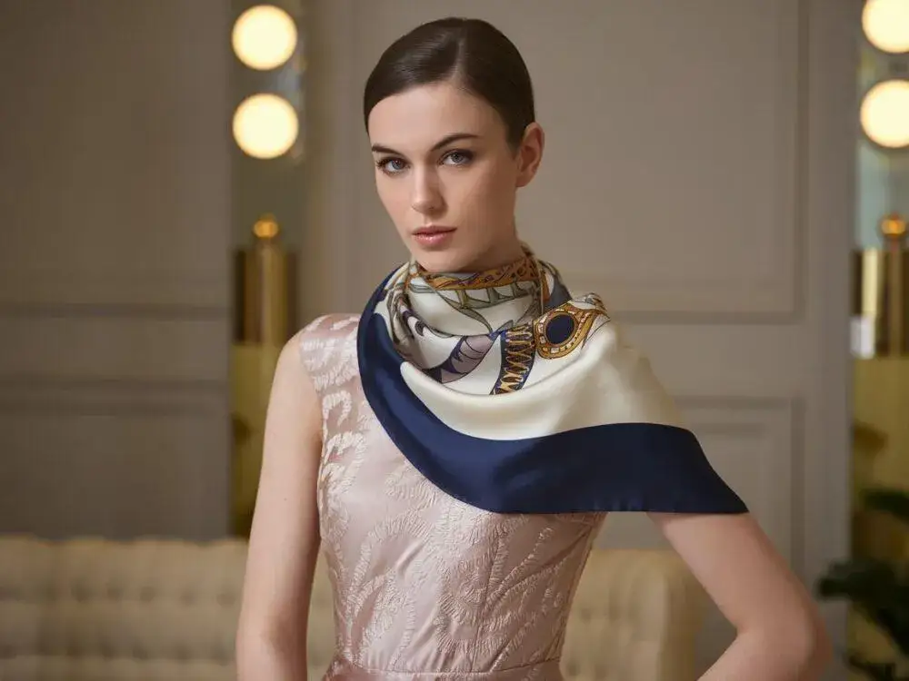 Zdjęcie Jak nosić szal do sukni, aby wyglądać stylowo i uniknąć błędów