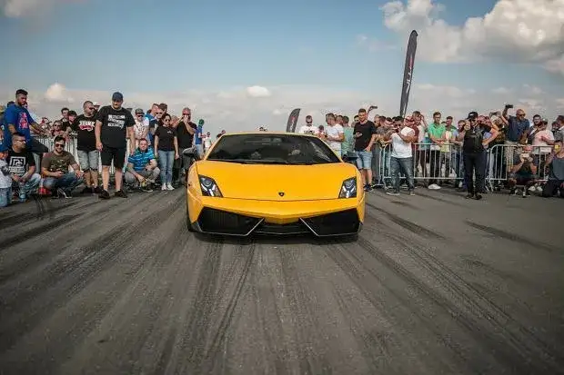 Zdjęcie Ile koni ma Lamborghini? Poznaj moc legendarnych modeli sportowych