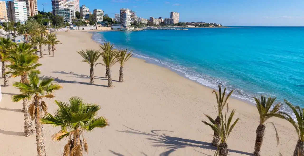 Zdjęcie Ile trwa lot do Alicante? Czas podróży i istotne informacje