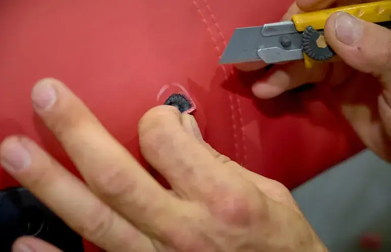 Zdjęcie Jak załatać dziurę w karoserii - uniknij kosztownych napraw samochodu