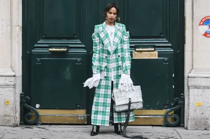 Zdjęcie Jakie okrycie do sukni wieczorowej? Wybierz idealne rozwiązanie na każdą okazję