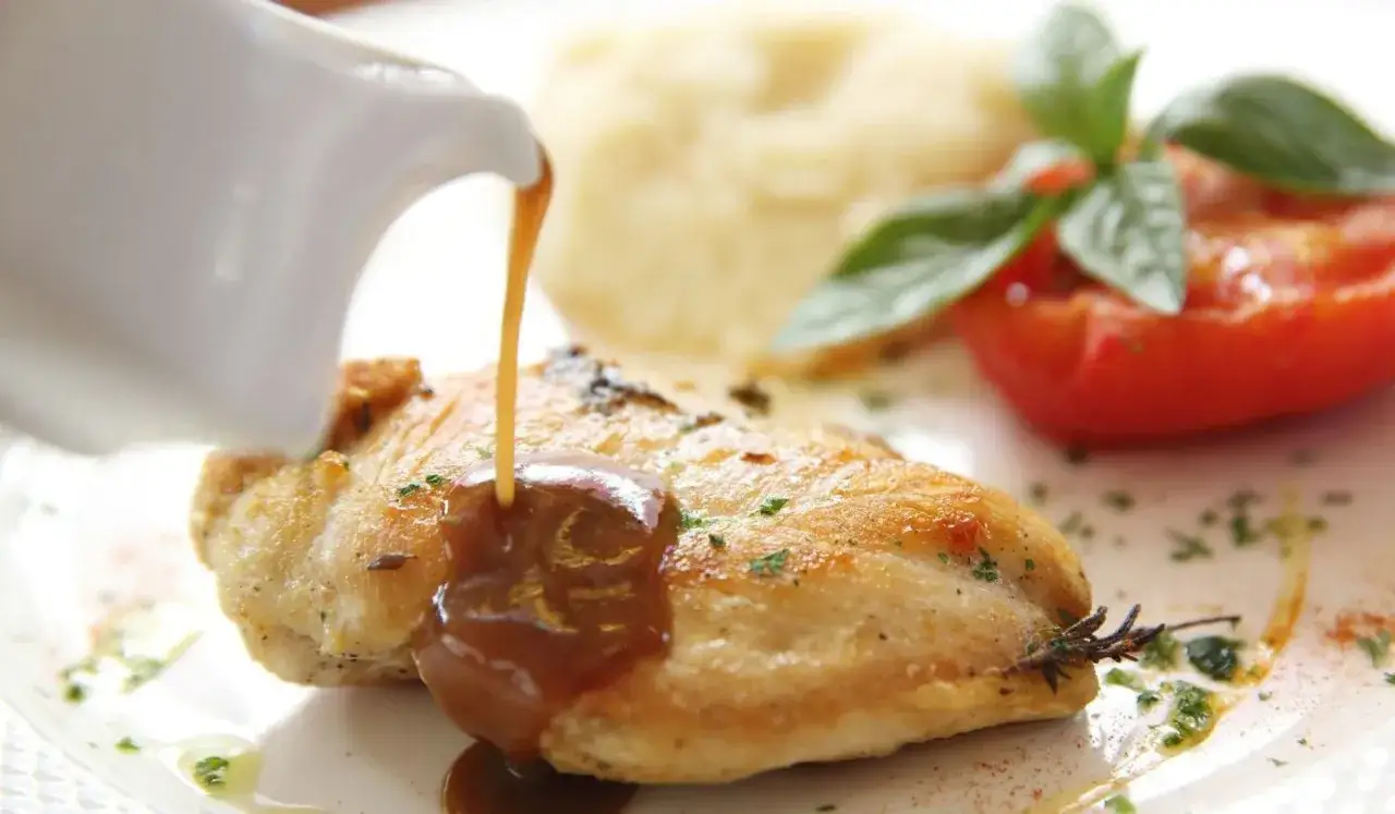 Zdjęcie Jak zrobić sos z mięsa smażonego, aby uniknąć mdłego smaku