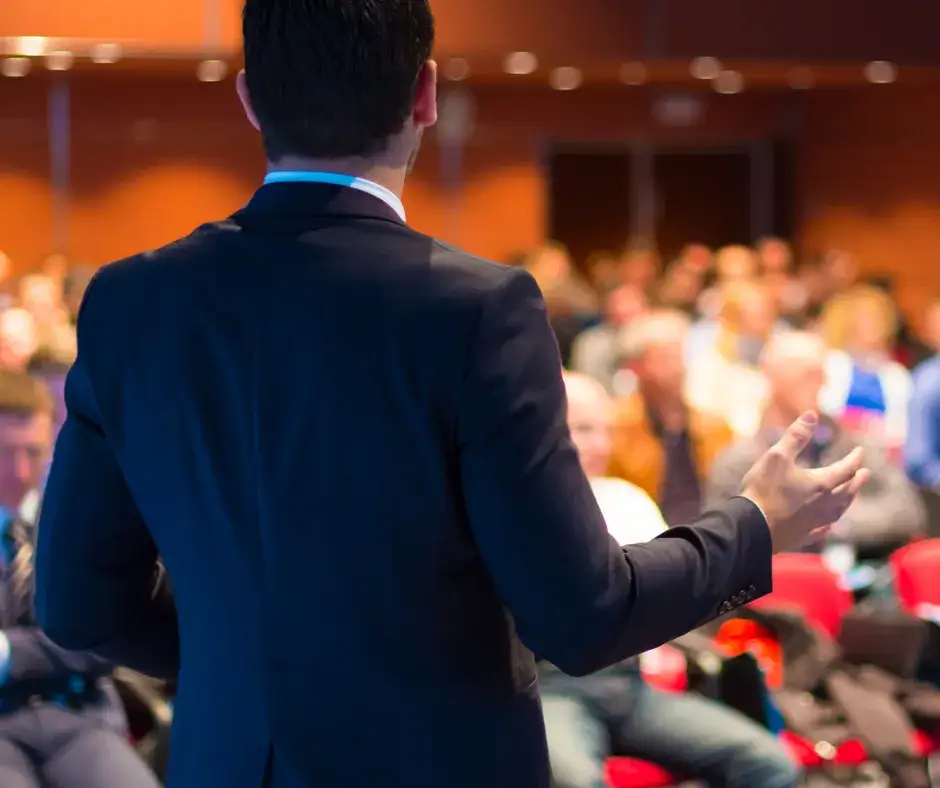 Zdjęcie Konferansjer na konferencji PKD: Jak profesjonalnie poprowadzić wydarzenie medyczne