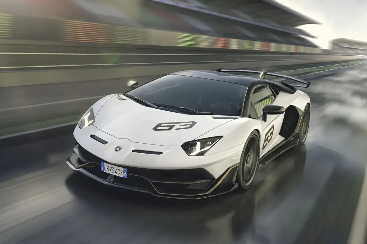 Zdjęcie Lamborghini Aventador ile koni? Poznaj moc różnych modeli i więcej