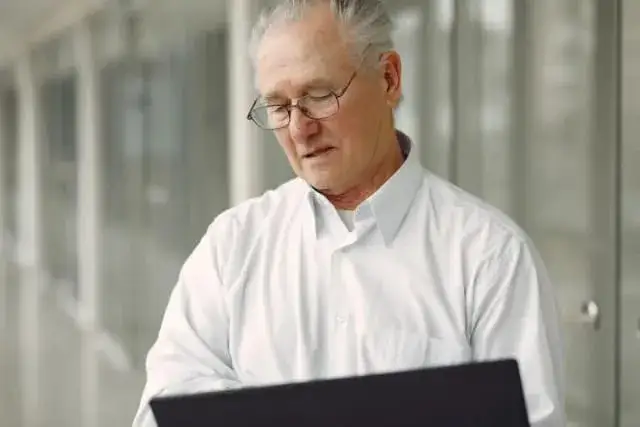 Zdjęcie Czy zatrudnienie socjalne wlicza się do stażu pracy? Sprawdź, co musisz wiedzieć