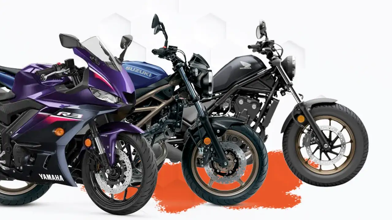 Trzy motocykle: fioletowy sportowy Yamaha, niebieski naked Suzuki i czarny klasyczny Honda. Każdy to świetny motocykl uniwersalny na co dzień.