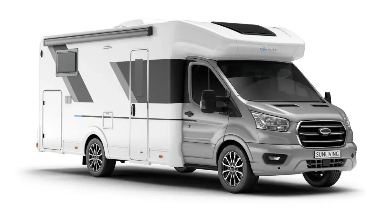Nowoczesny kamper Sun Living, idealny na wakacyjne podr&oacute;że. Ten biało-szary camper oferuje komfort i przestrzeń.
