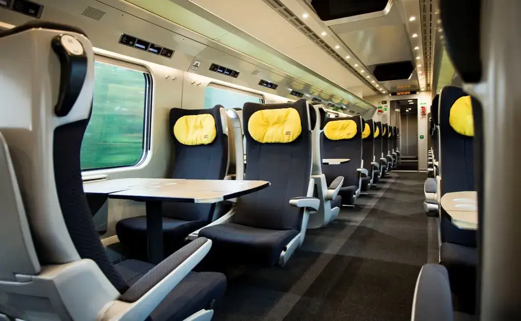 Wnętrze pociągu PKP Intercity EIP EIC