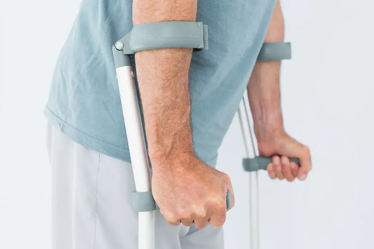 sprzęt rehabilitacyjny ortezy kule