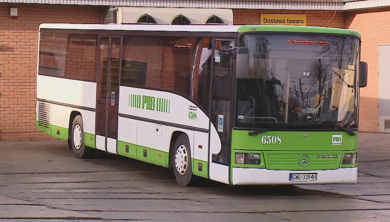 Autobus PKS Gdynia 6508 z napisem 