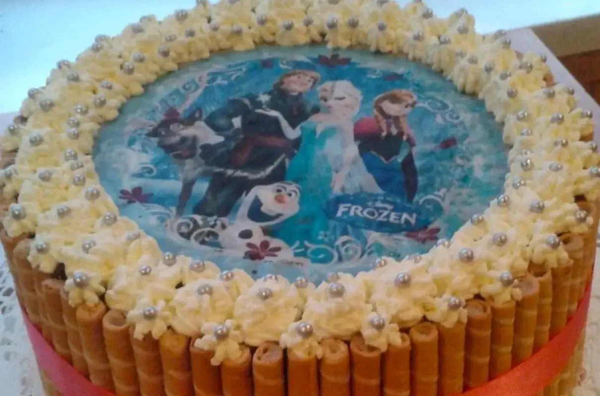 tort z opłatkiem bajkowym dla dziecka na urodziny