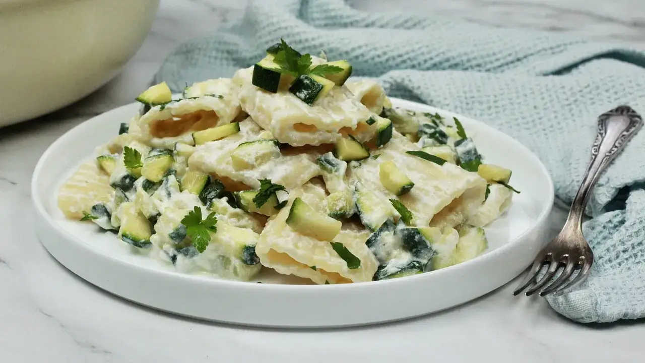 Pasta zucchine e ricotta piatto finito cremoso