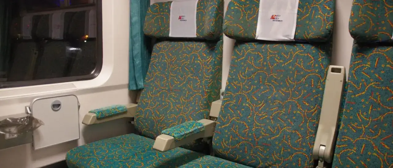 etykieta rozkładania fotela pociąg