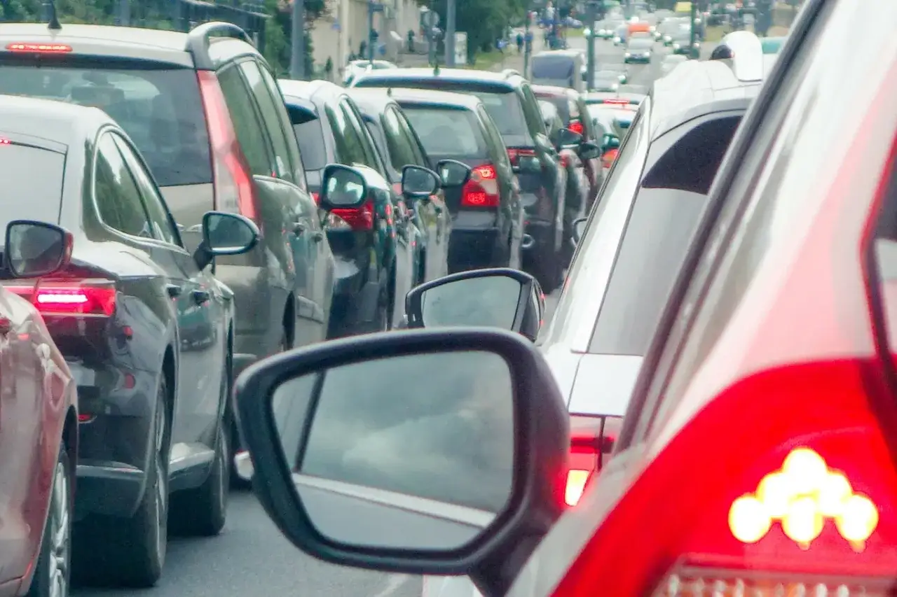 Samochód w korku miejskim, krótkie trasy diesel DPF