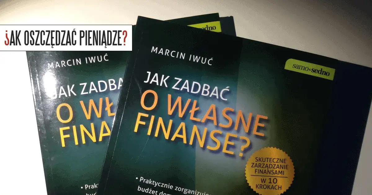 Osoba zarządzająca finansami z książkami o biznesie