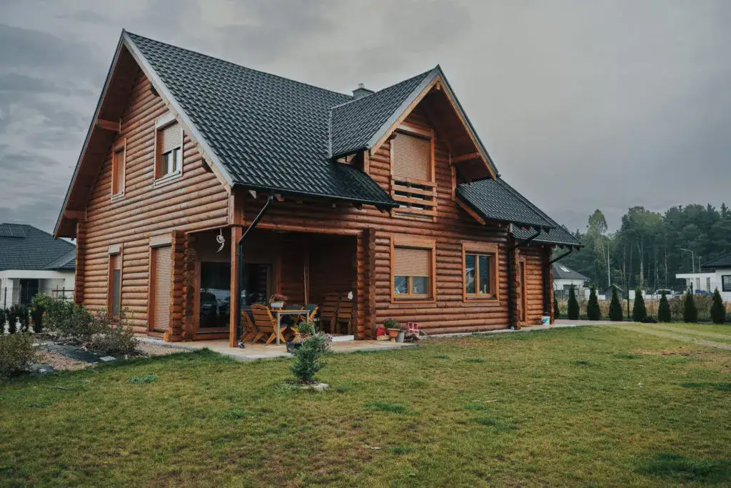 Porównanie kosztów budowy domu drewnianego i murowanego