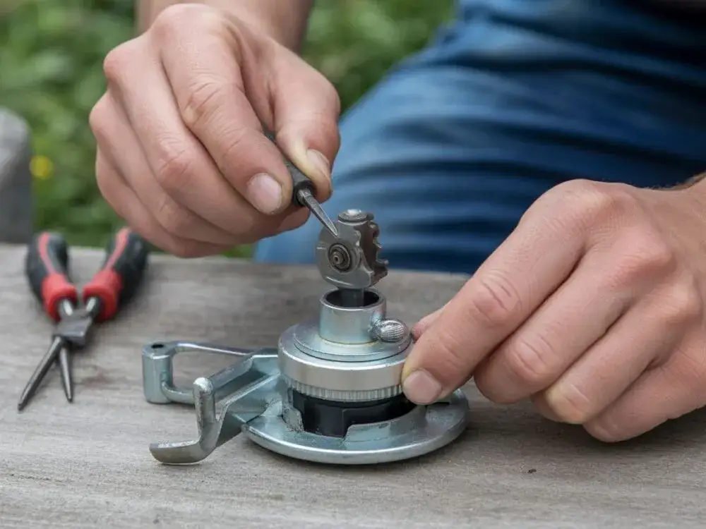 zardzewiałe śruby rolety zewnętrznej