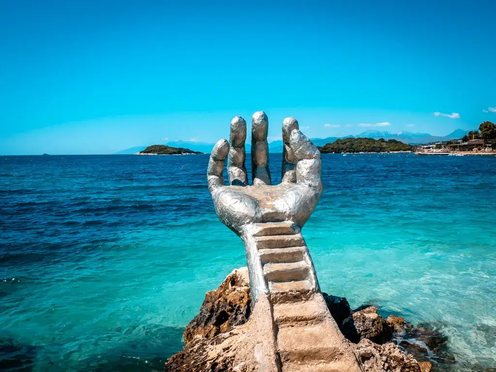 Plaże Ksamil Albania turkusowa woda i wysepki