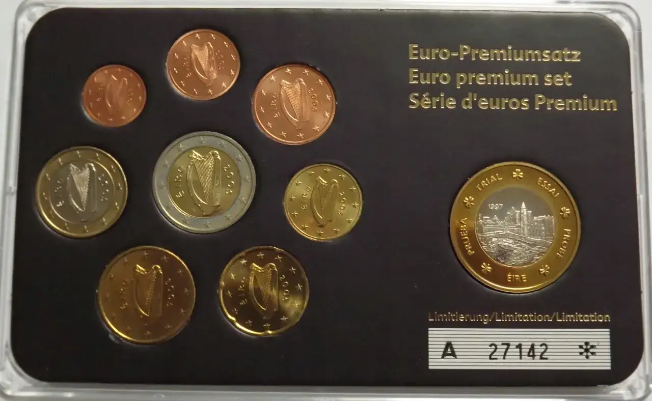 Kolekcja monet euro z Irlandii, w tym monety z harfą. Tak, w Irlandii jest euro.