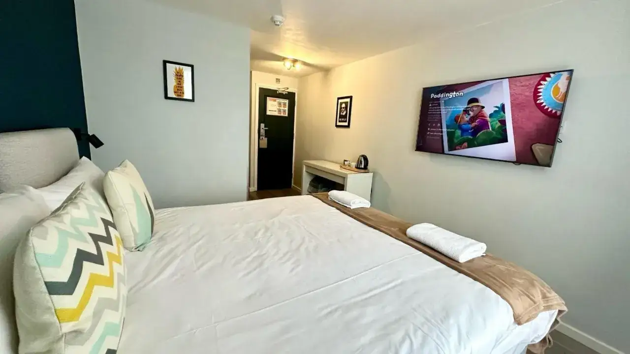 Różne rodzaje zakwaterowania w Londynie: hotel, hostel, apartament