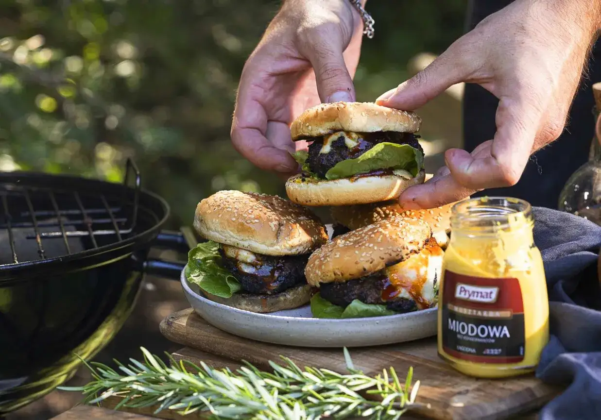 burger z piwem i lemoniadą