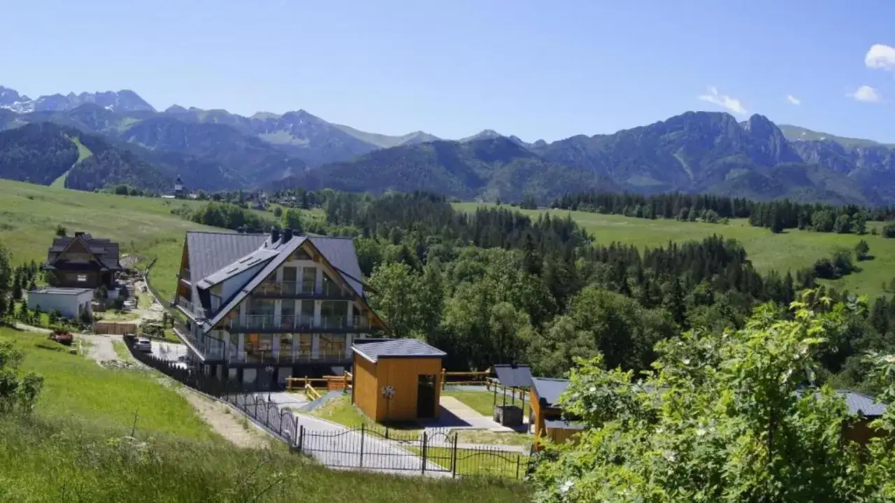 Nowoczesne apartamenty Bachledzki Wierch w otoczeniu zieleni i g&oacute;r.