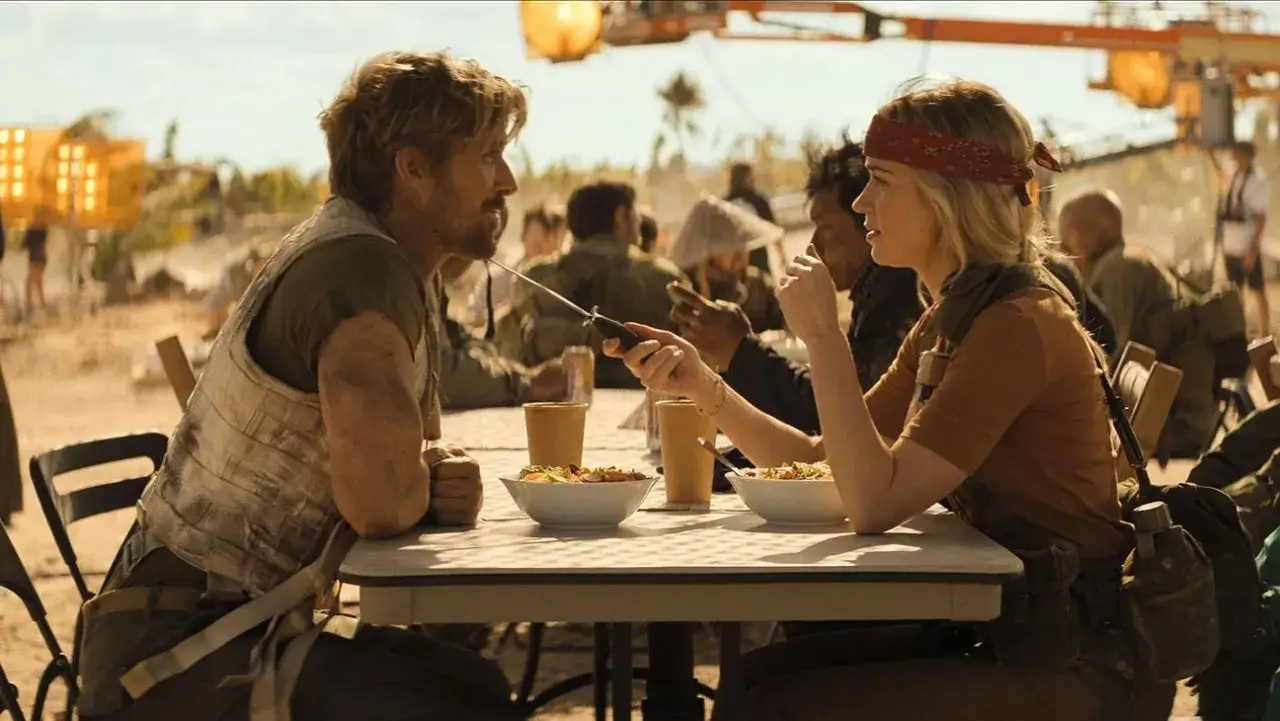 reżyser i aktor na planie filmowym dyskusja nad scenariuszem