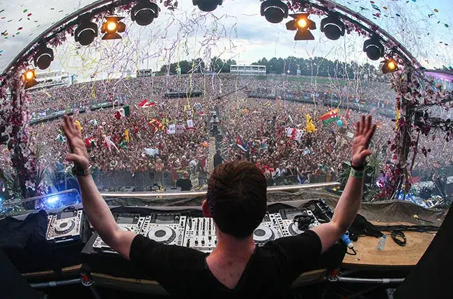 Tomorrowland headliner DJ występ