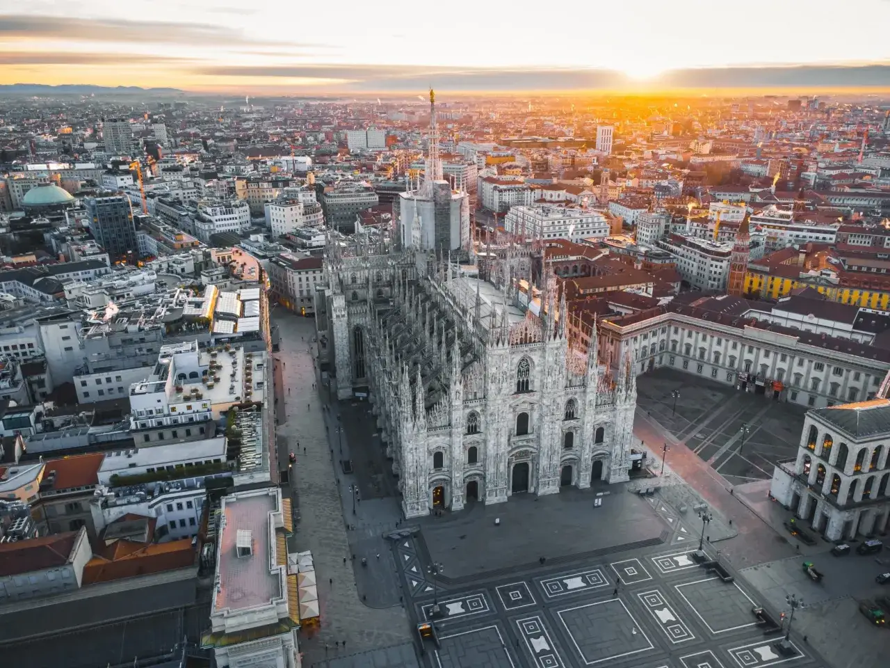 Katedra Duomo Mediolan z lotu ptaka