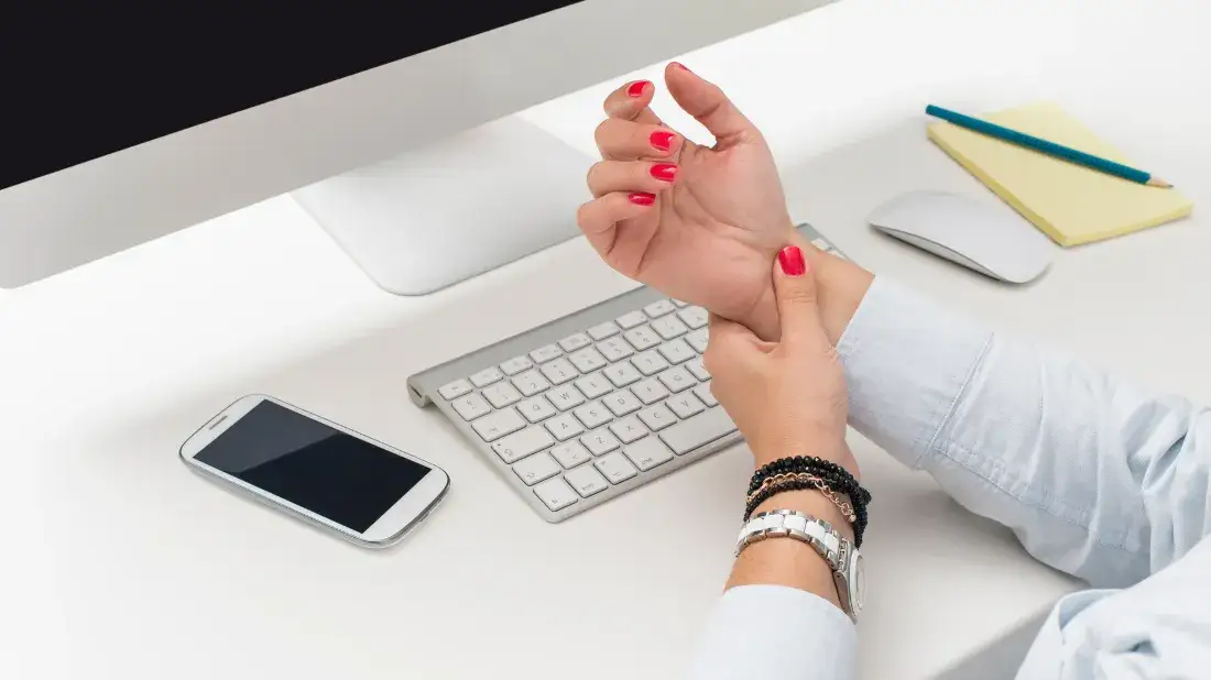 praca biurowa a praca fizyczna nadgarstek