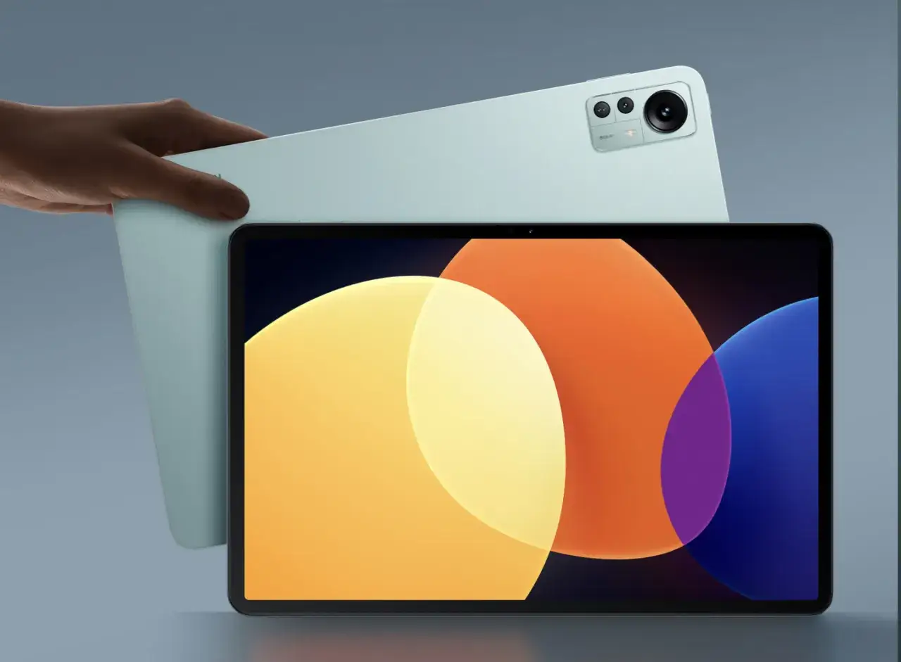 Premiera Xiaomi: tablet w kolorze miętowym z aparatem 50MP i ekranem z kolorowymi okręgami.