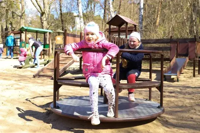 Rodziny w parku linowym Barbarka