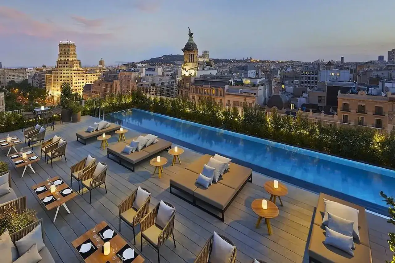 Hotel con piscina sul tetto Barcellona vista panoramica