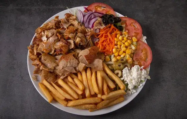 kebab na talerzu różne warianty